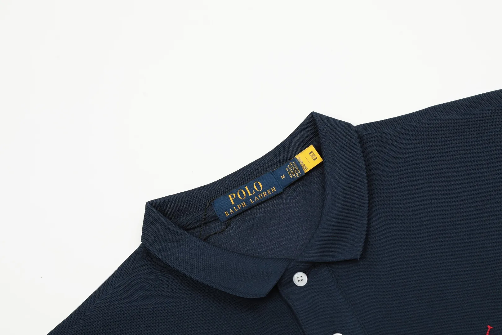 🅿️152 "Top quality" Style number: DS001# (not off the shelves all year round) [Ralph Lauren classic pony embroidered lapel POLO short sleeves] ✅Ralph Lauren Ralph Lauren classic basic versatile POLO short sleeves ✅Main supply platform live broadcast Wholesale entities will be replenished when out of stock Not removed from the shelves ✅ZP quality 1:1 version Scan the code to enter the GF website Z cabinet quality ✅Detailed quality The only one in Guangzhou Imported pique fabrics Mainly high-end, cost-effective and good quality. Needless to say, the version is restored to the original version. The maximum size can be worn up to 210 pounds. Loose, comfortable and stress-free. ✅Wear for work and life. Suitable for various occasions. A must-have recommendation for couples. Size:
